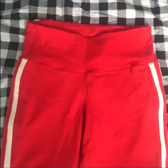 Old Navy Active High Waisted 7/8 Leggings - Picture 3 of 3